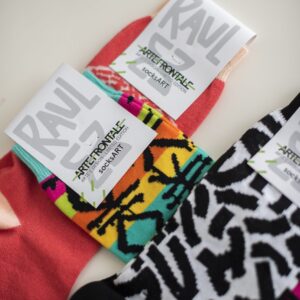 SocksArt  "Rainbow Flow" RAUL 33 Calze d'Autore Artefrontale - immagine 4